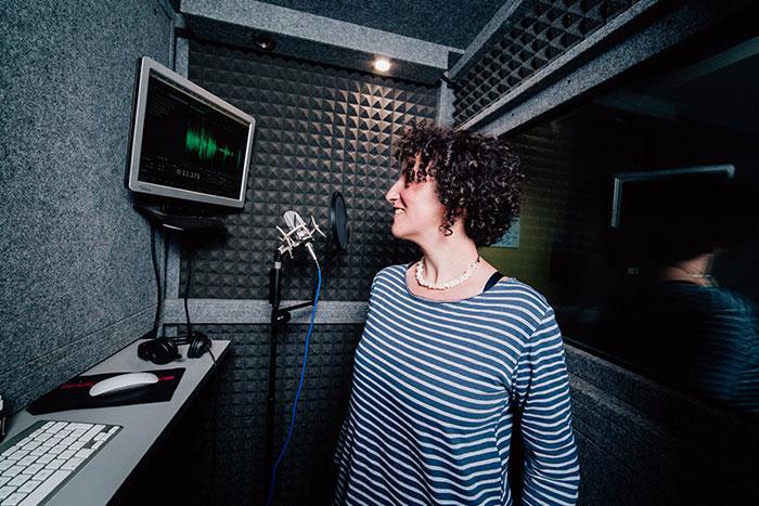 Aurora en estudio - Servicio de locución online